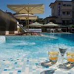 伊甸园酒店 4* 钦克亚勒